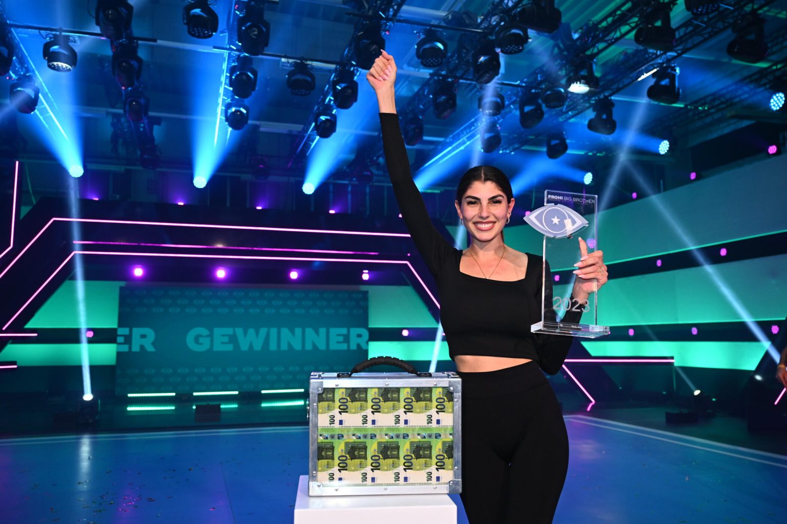 Yeliz Koc Gewinnt Die Stärkste „Promi Big Brother“-Staffel In SAT.1 ...